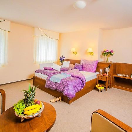 Manor House Hotell Broumov Eksteriør bilde