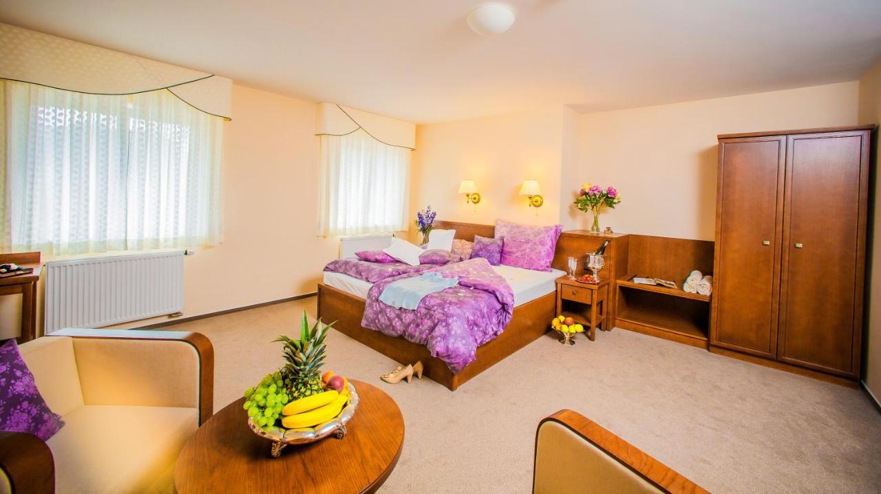 Manor House Hotell Broumov Eksteriør bilde