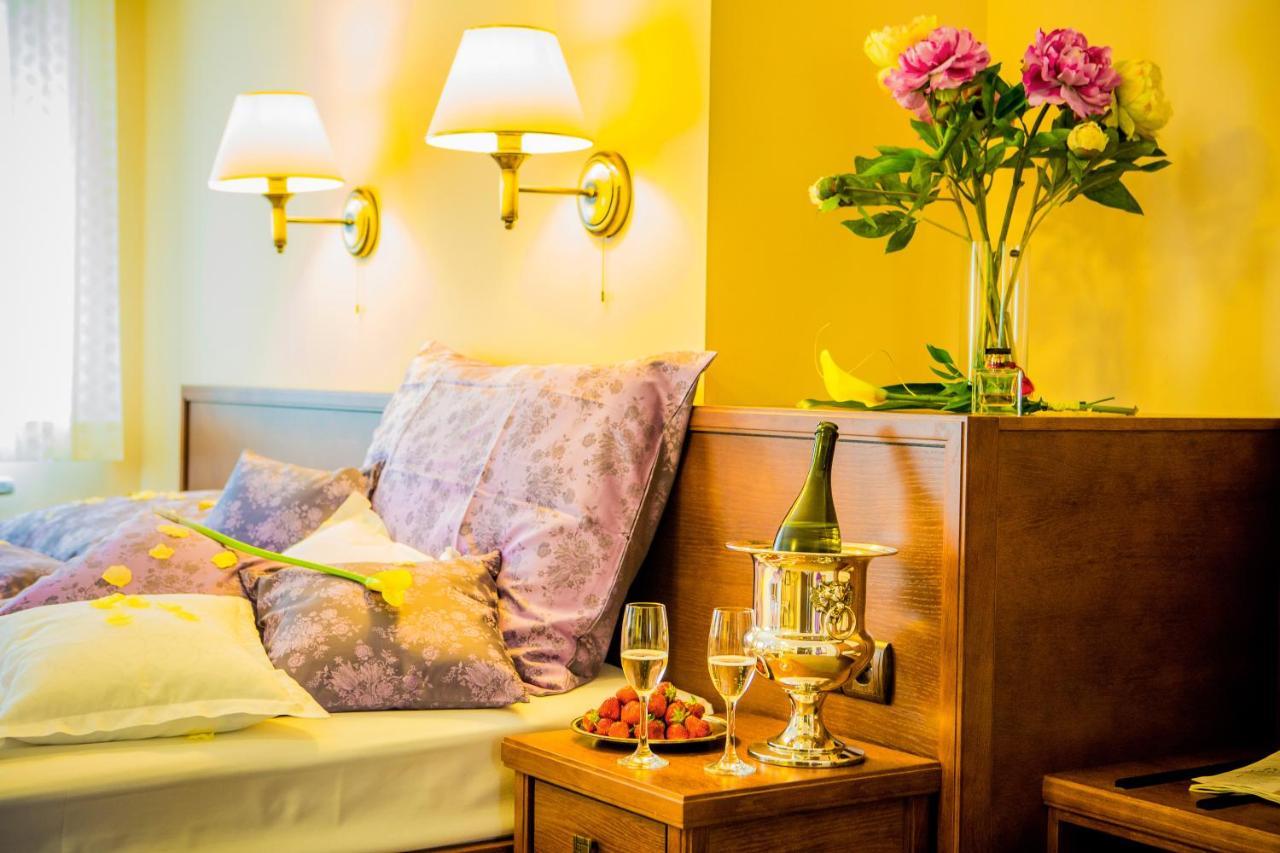 Manor House Hotell Broumov Eksteriør bilde