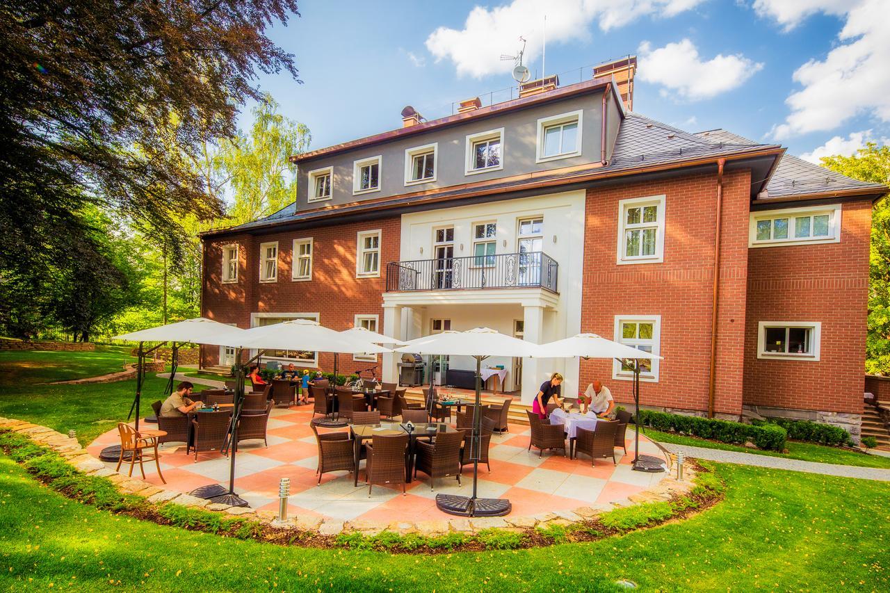 Manor House Hotell Broumov Eksteriør bilde