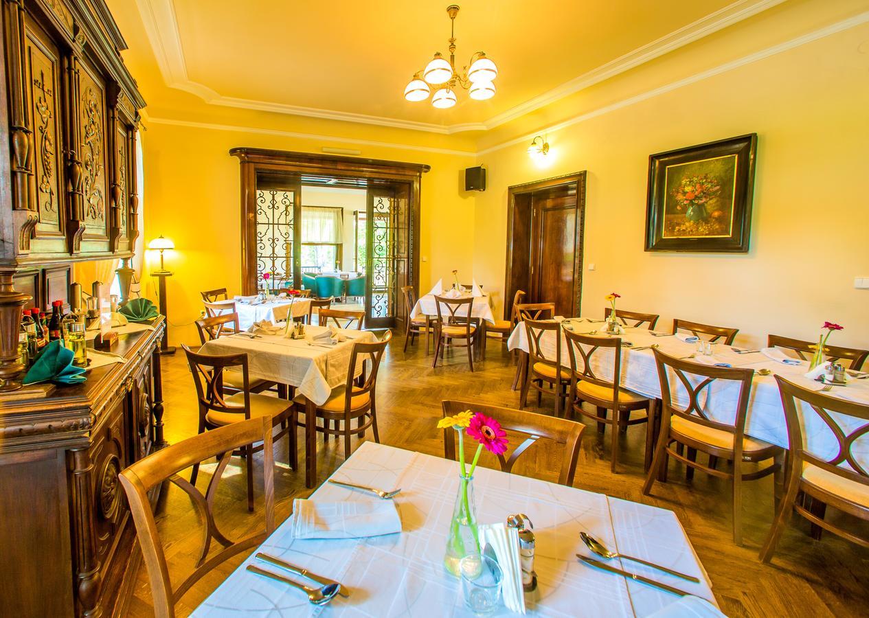 Manor House Hotell Broumov Eksteriør bilde