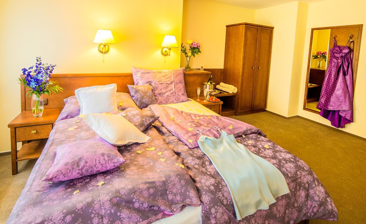Manor House Hotell Broumov Eksteriør bilde